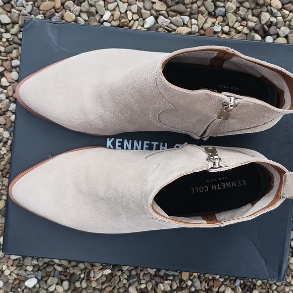 Kenneth Cole Arlo Western Bootie, light taupe, size 8 medium - Picture 2 of 9